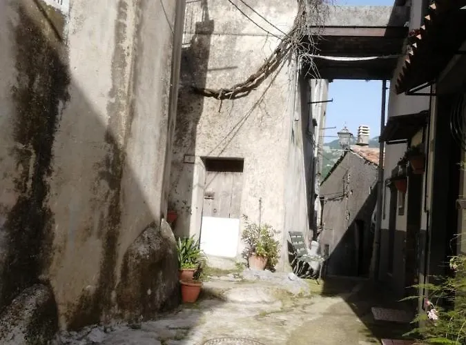 Casa- Giro' - C2a6peu3ow 度假居 *